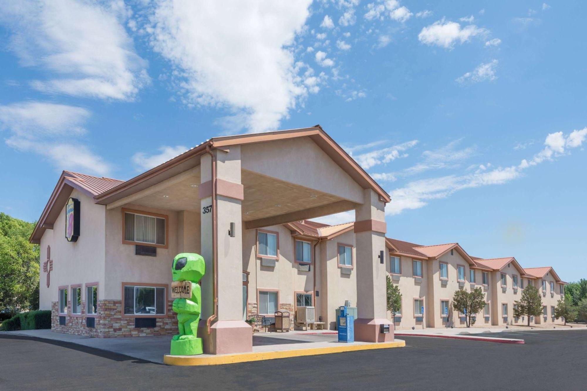 Super 8 By Wyndham Roswell Motel Екстериор снимка