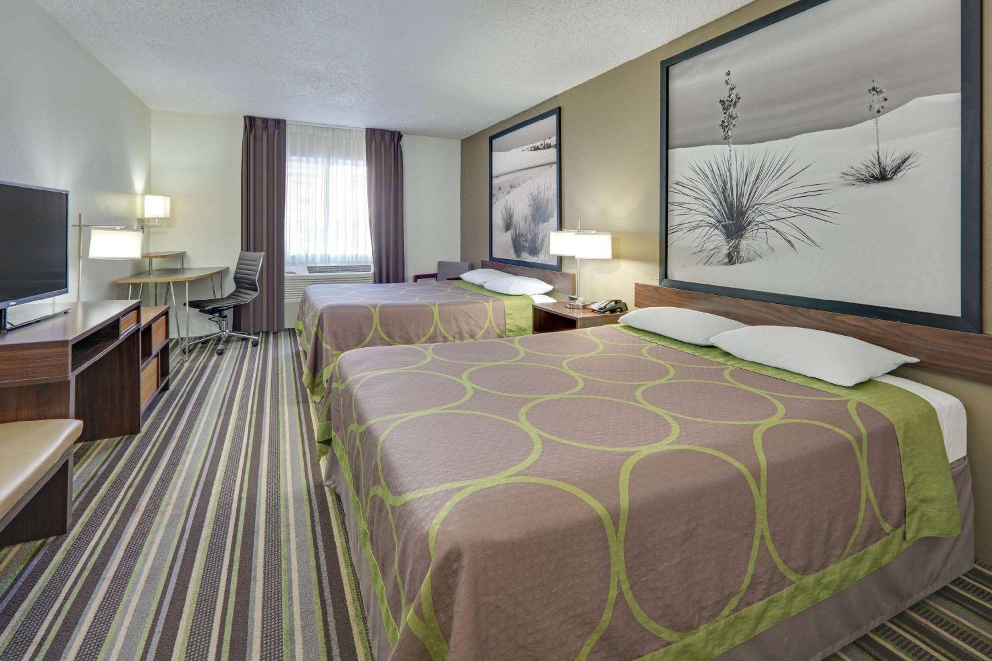 Super 8 By Wyndham Roswell Motel Екстериор снимка