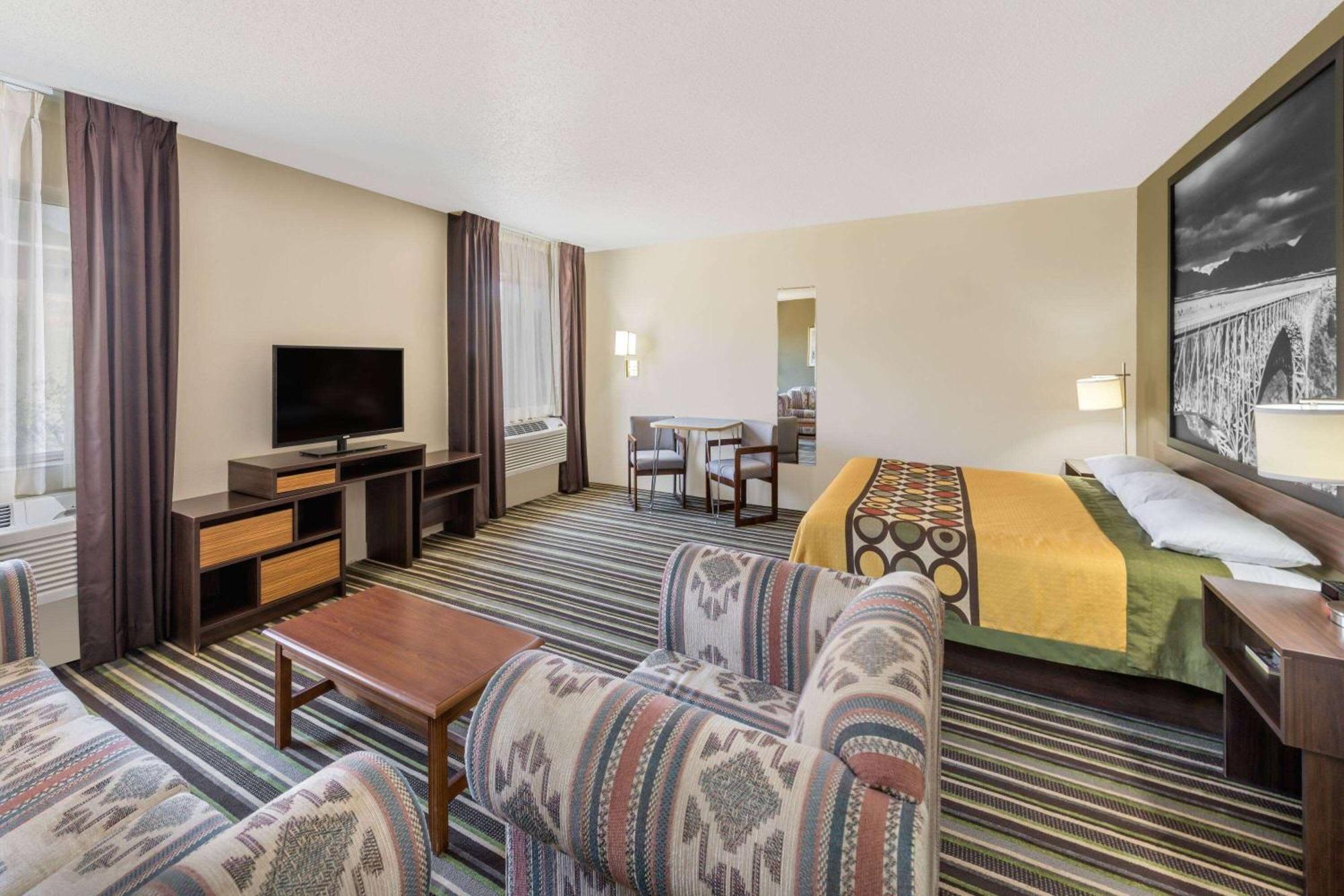 Super 8 By Wyndham Roswell Motel Екстериор снимка